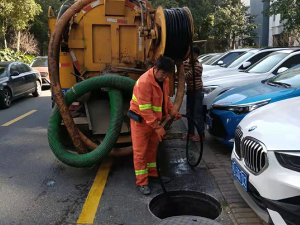 玉树排污管道清淤