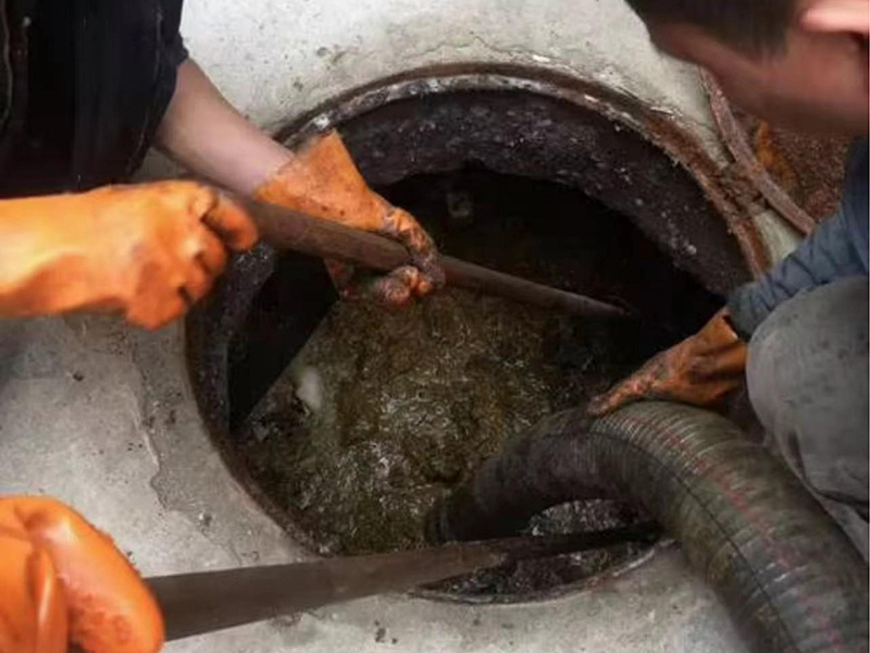 玉树清理化粪池时如何避免沼气的危害?